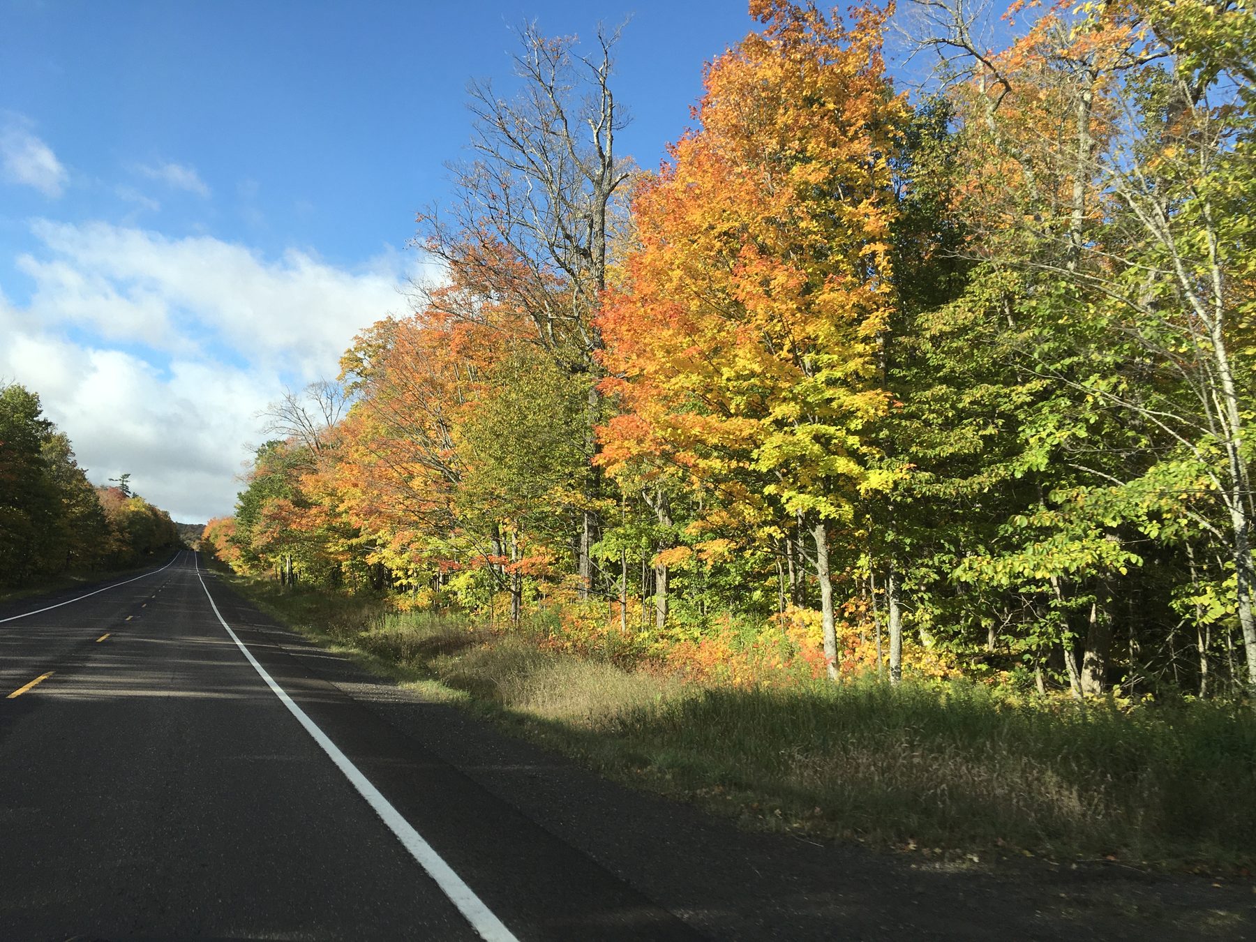 A scenic drive through Upper Peninsula fall color